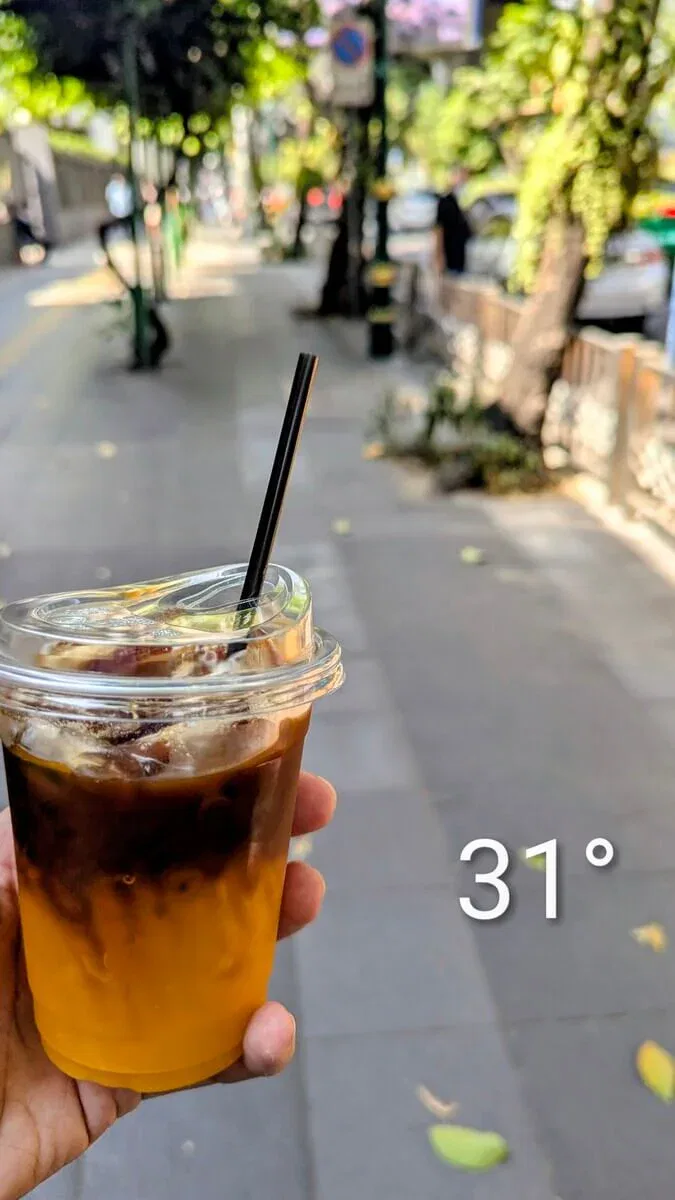 Orange Coffee bei 31° am Morgen in Bangkok