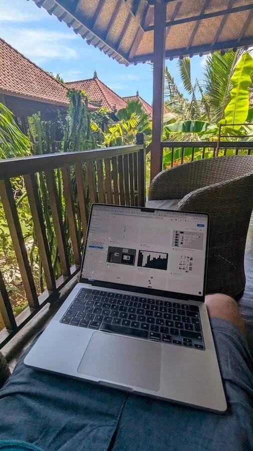 Mit dem Laptop von Bali aus arbeiten